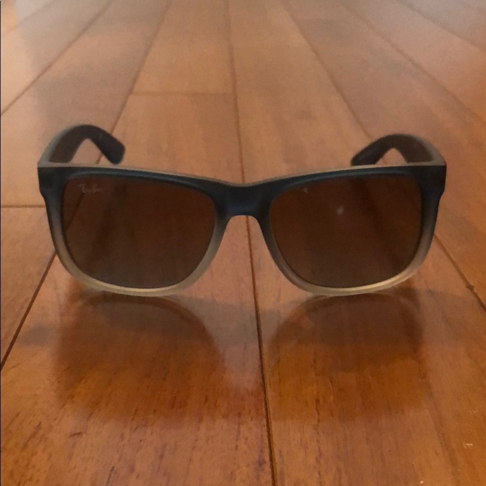 Blue/White Ray Ban Sunglasses